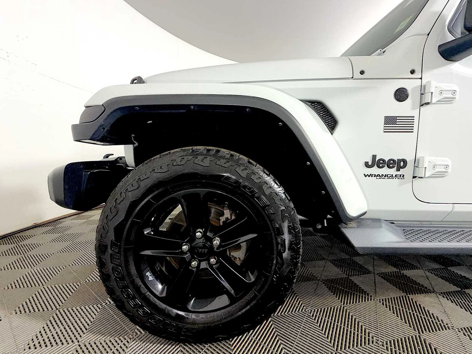 Used 2021 Bright White Clearcoat Jeep Unlimited Sahara Altitude image 8