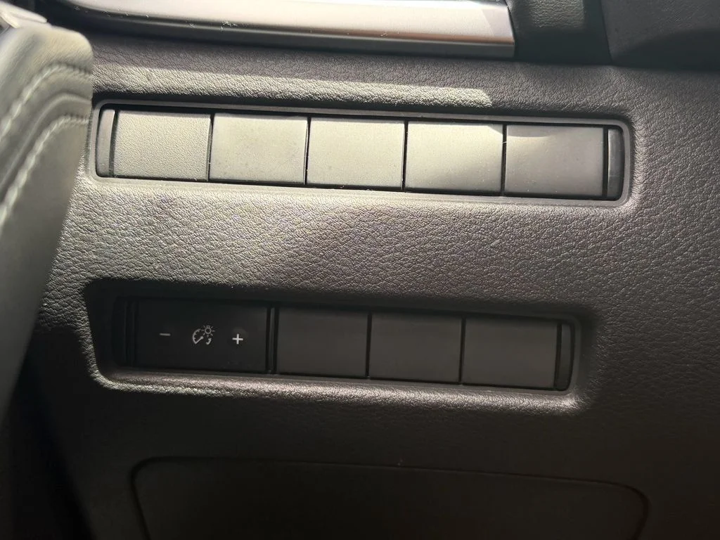 Used 2021 Red Nissan S image 30