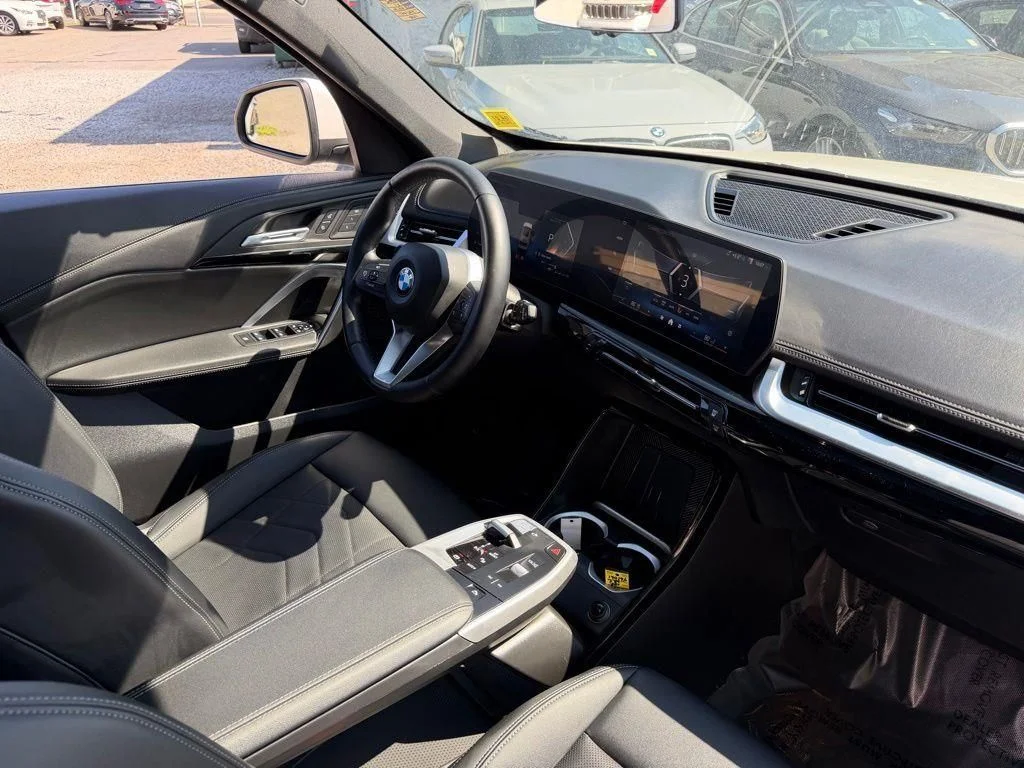 Used 2026 White BMW xDrive28i image 10