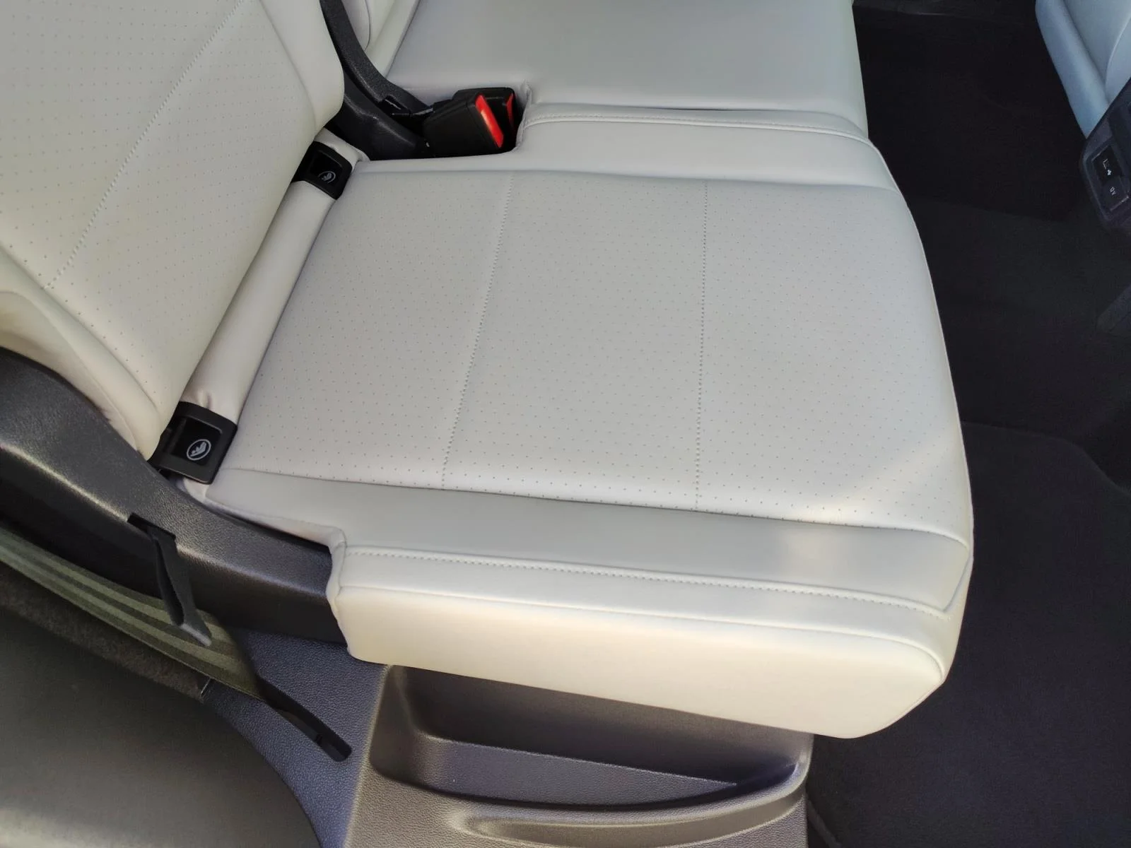 Used 2018 Pure White White Volkswagen  image 31