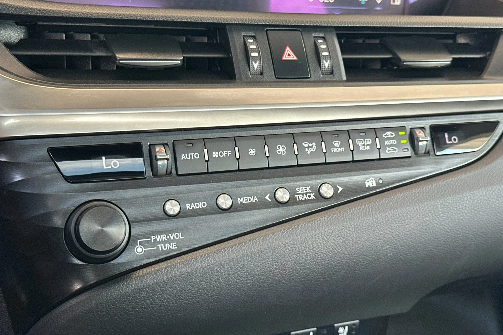 Used 2020 White Pearl Lexus 300h image 17