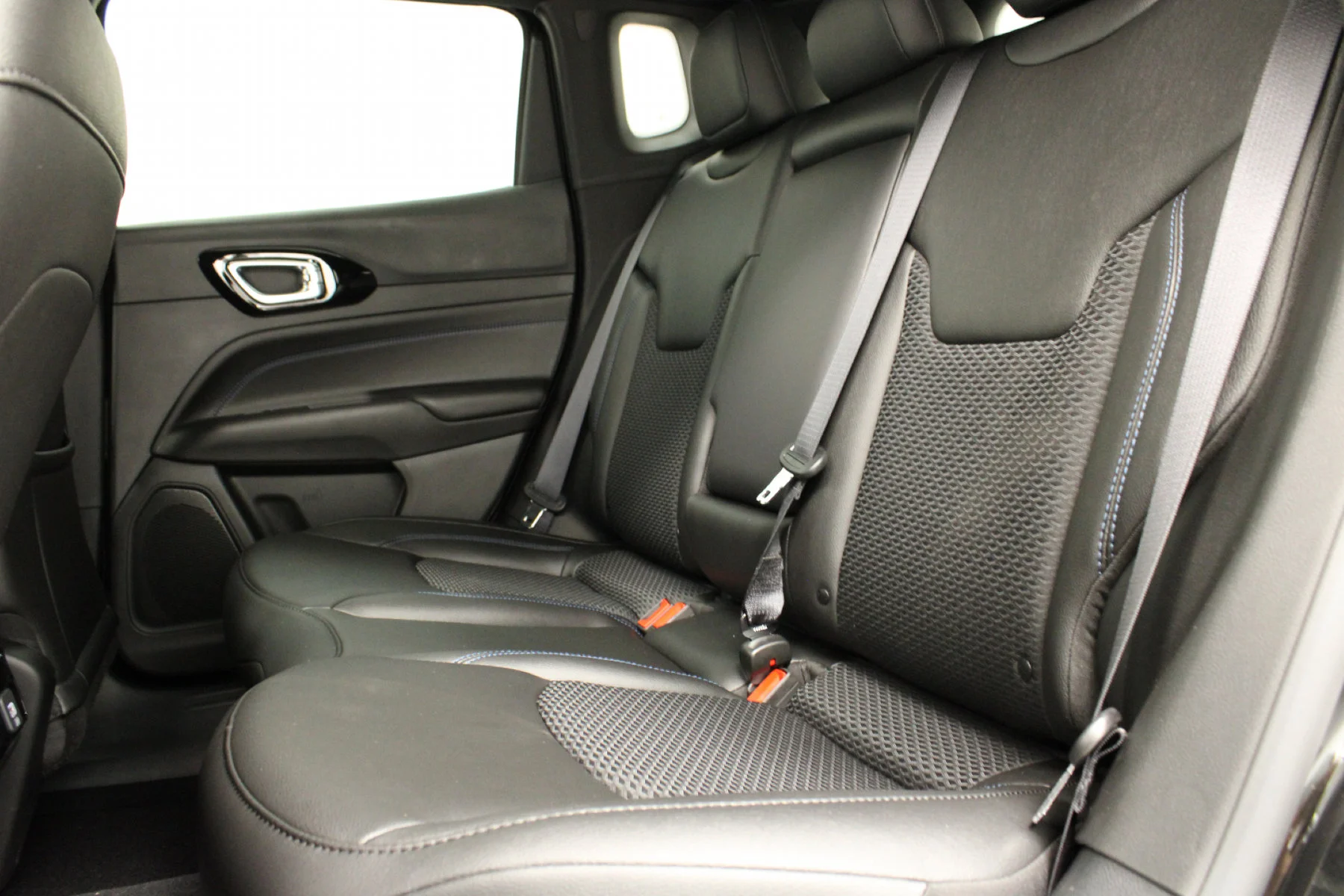 2025 Jeep Compass Latitude - Photo 16