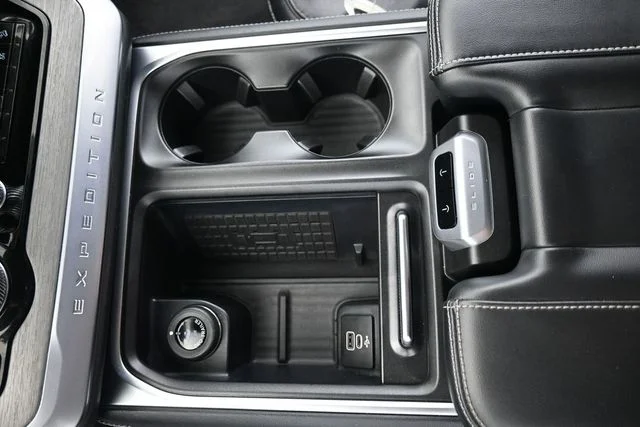 Used 2025 White Ford Platinum image 27