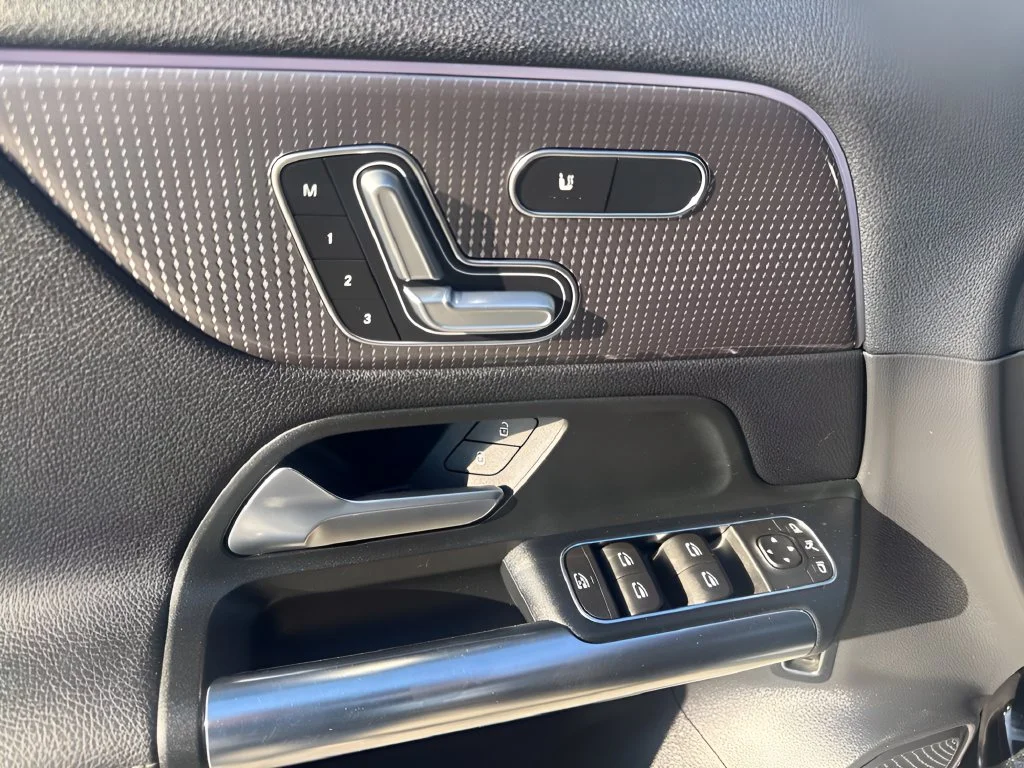Used 2021 Black Mercedes-Benz GLA 250 image 21