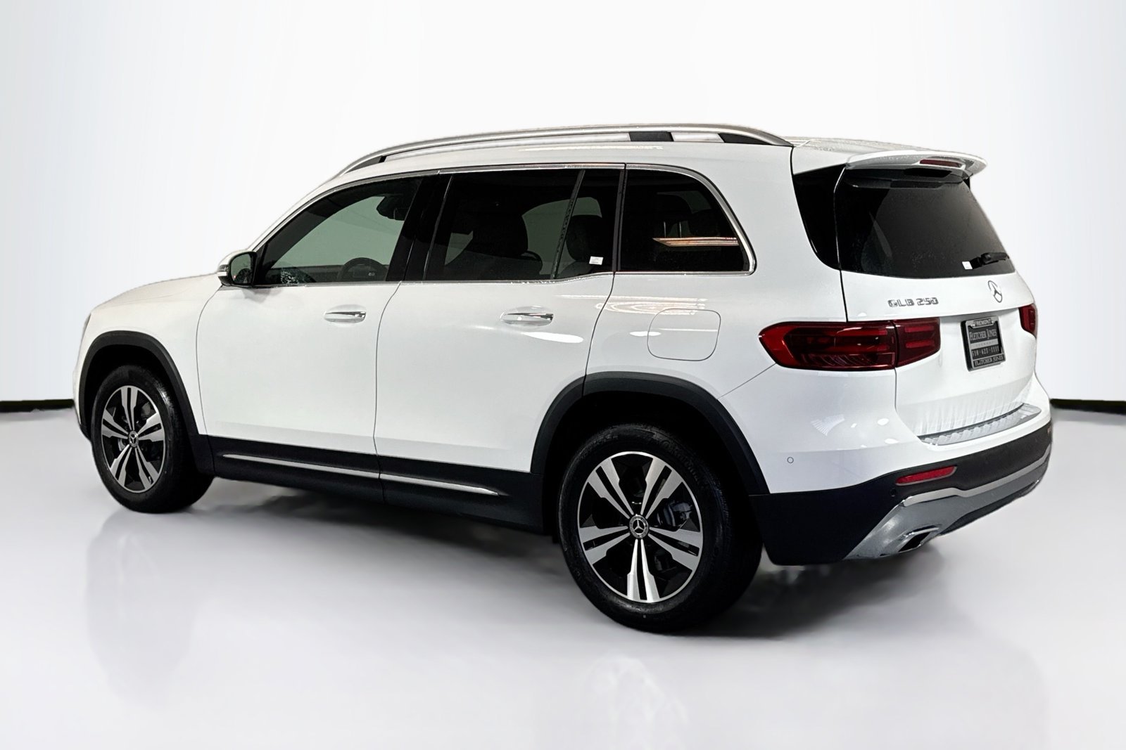 New 2026 Polar White Mercedes-Benz GLB 250 image 7
