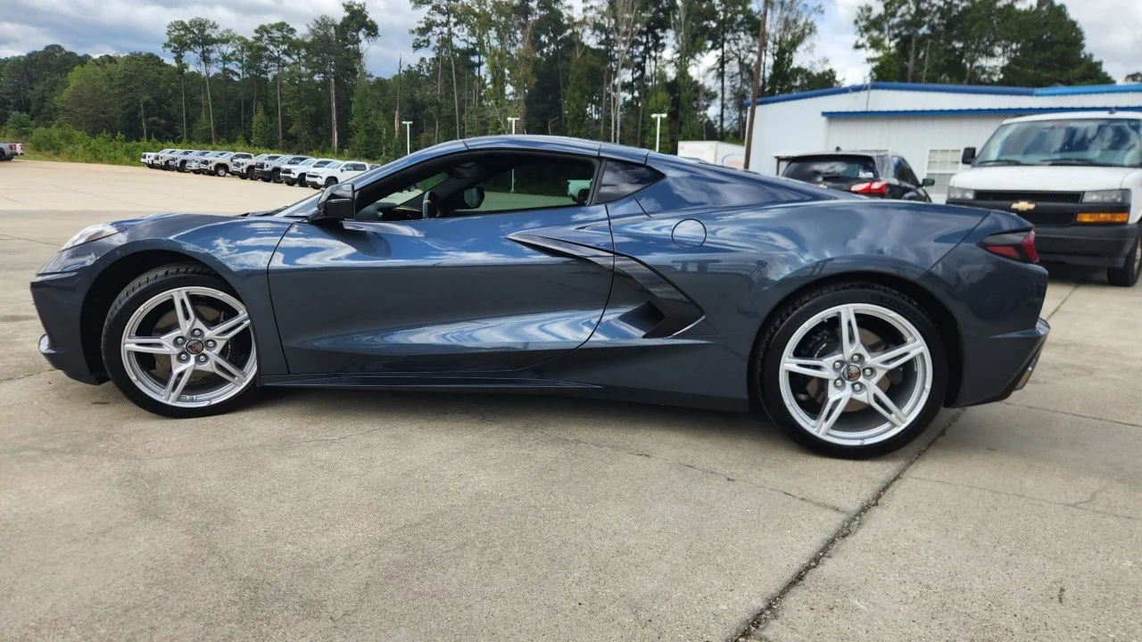 Used 2021 SHADOW GRAY METALLIC Chevrolet 2LT image 6