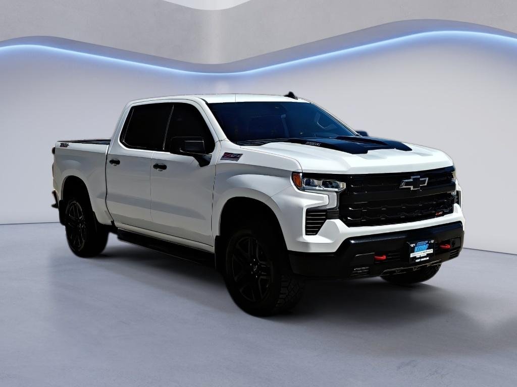 Used 2025 Summit White Chevrolet LT Trail Boss image 8
