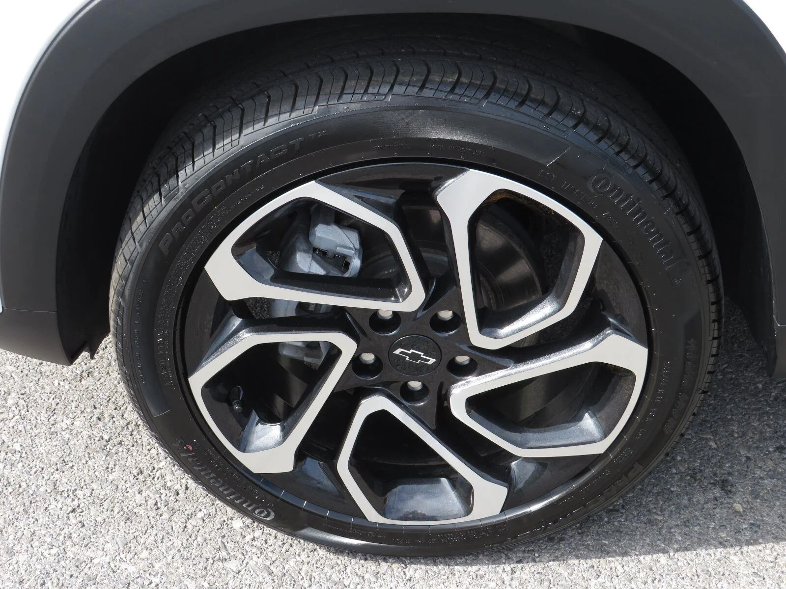 Used 2025 Summit White Chevrolet 2RS image 11