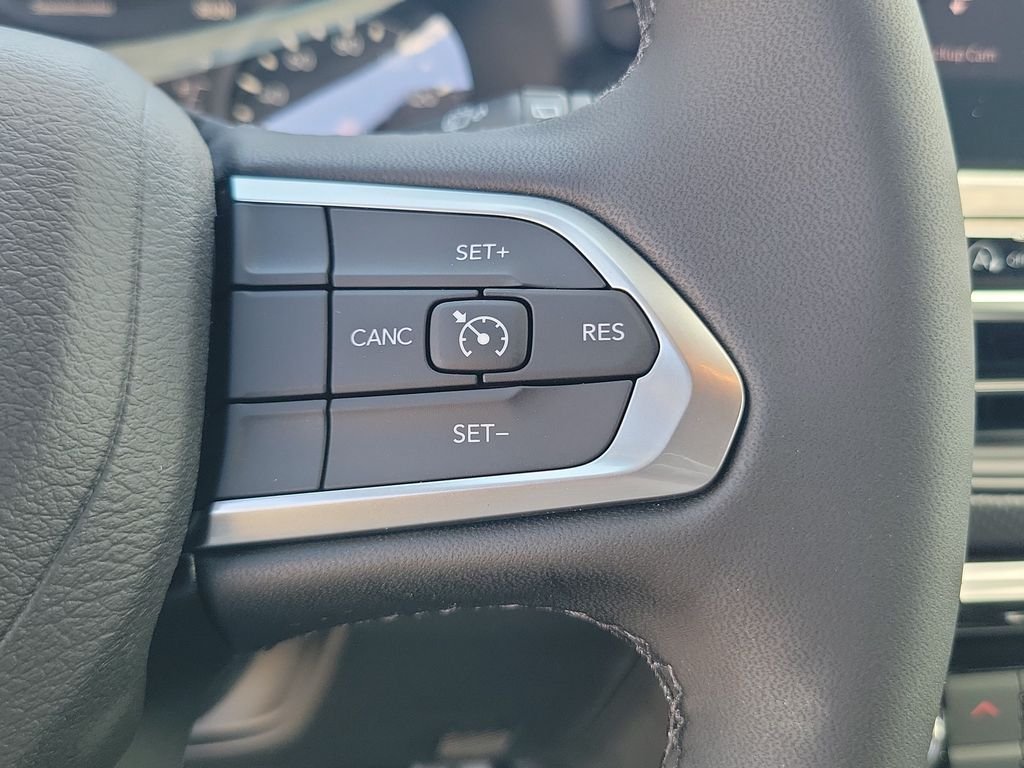 New 2026 Silver Zynith Metallic Clearcoat Jeep Latitude image 21