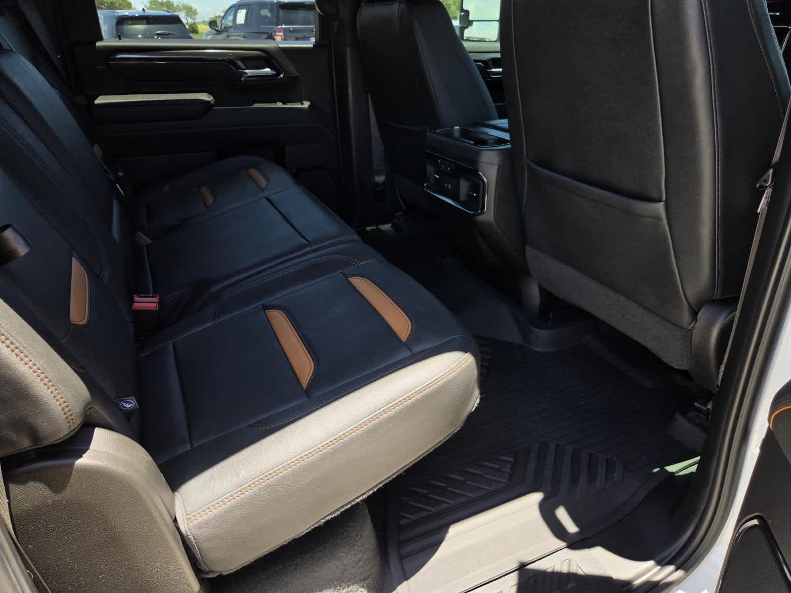 Used 2025 Summit White GMC AT4 image 10