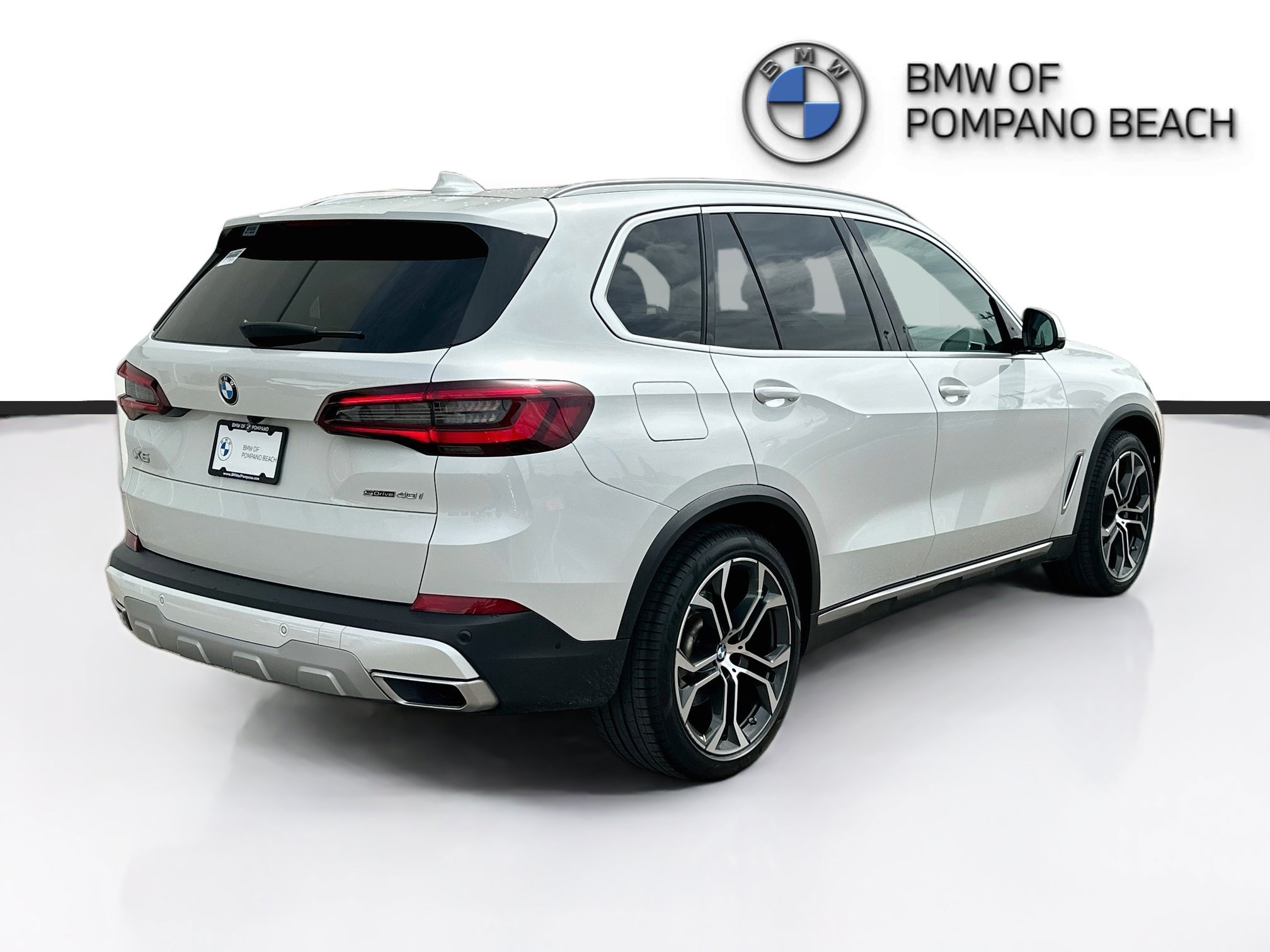 Used 2022 Mineral White Metallic BMW sDrive40i image 7