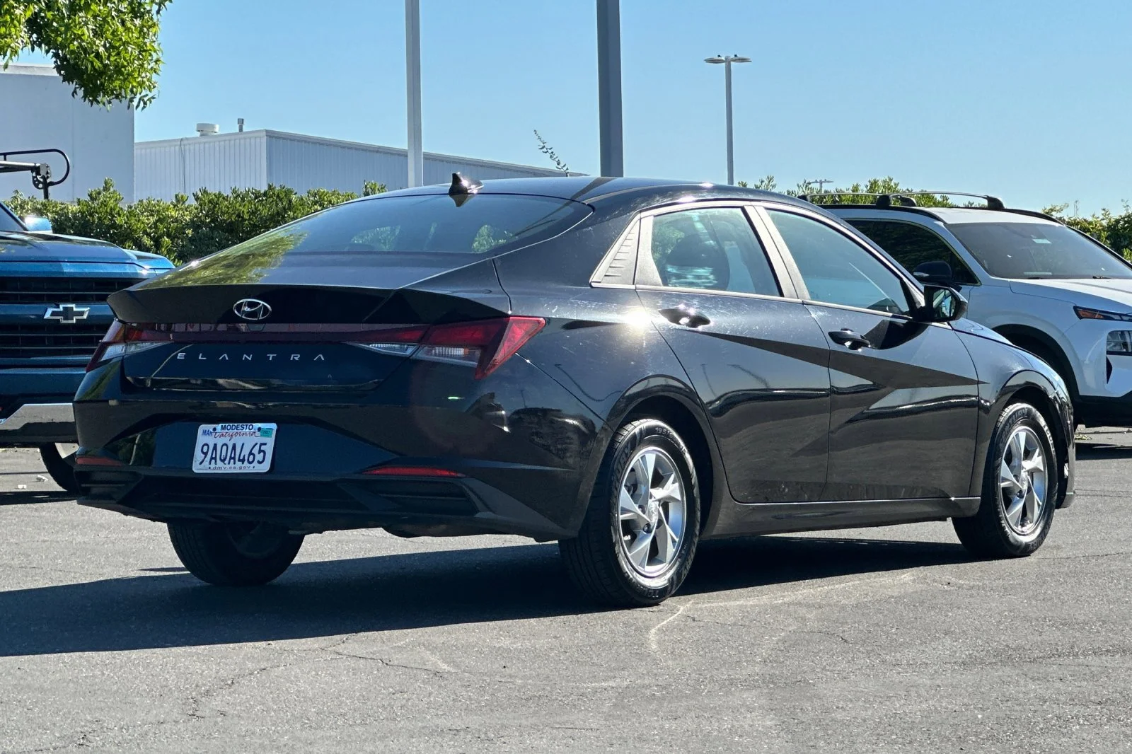 Used 2022 Phantom Black Hyundai SE image 4