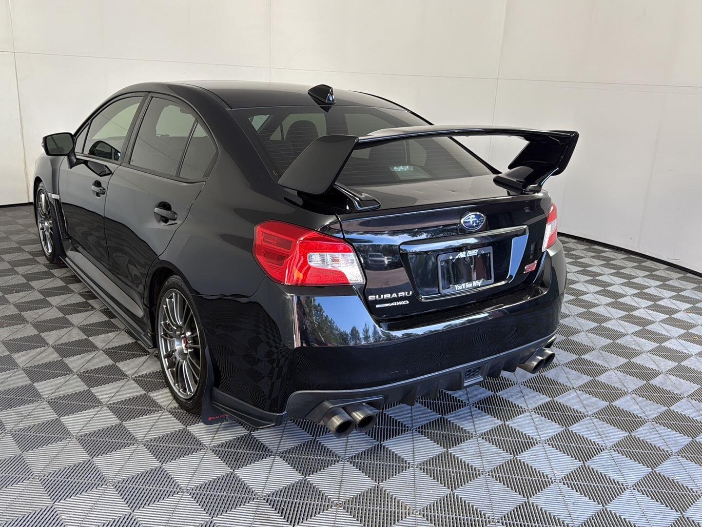Used 2015 Crystal Black Silica Subaru Limited image 9