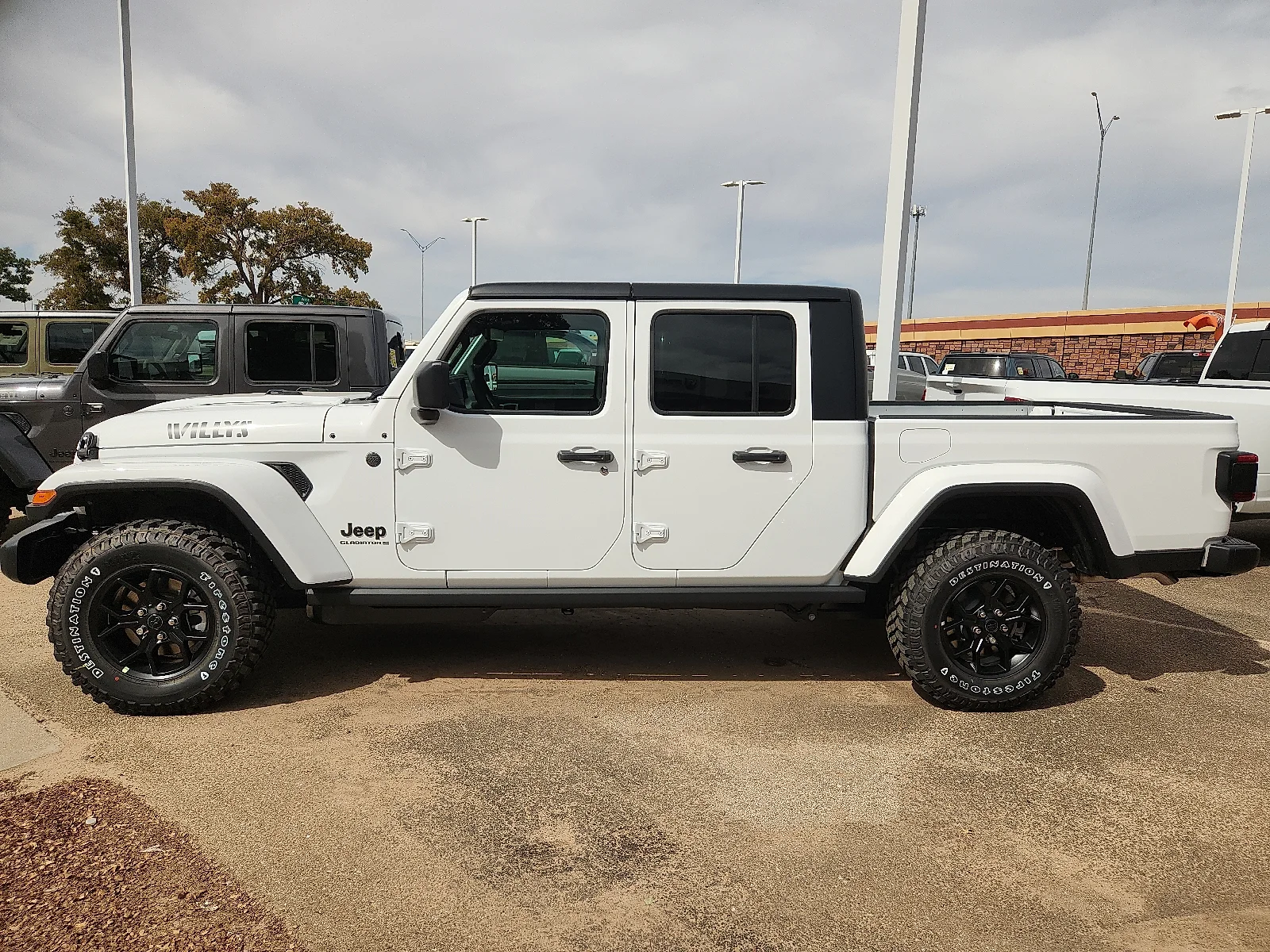 New 2027 Bright White Clear-Coat Paint Jeep WILLYS 4X4 image 2
