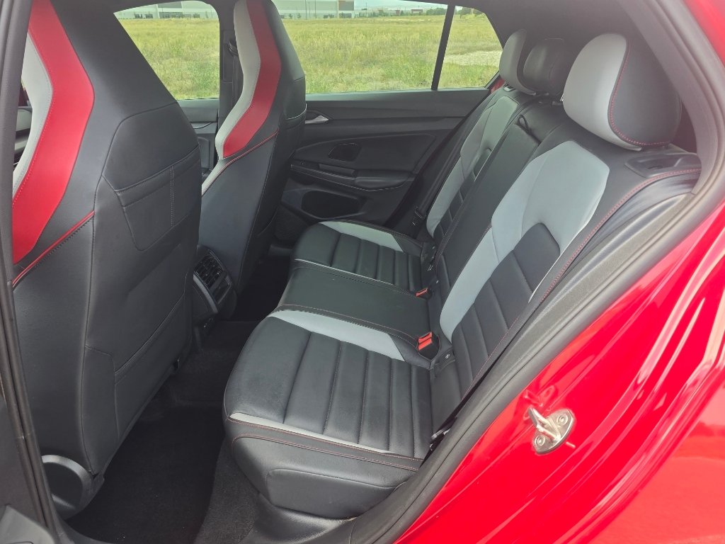 Used 2024 Kings Red Metallic Volkswagen SE image 14