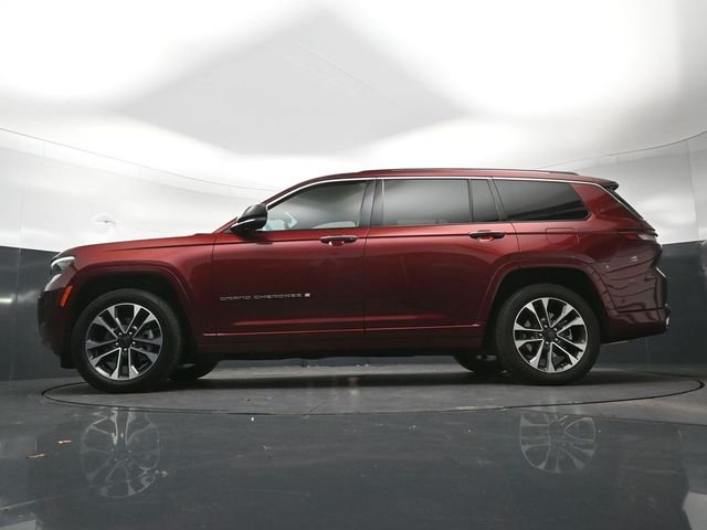 Used 2022 Velvet Jeep Overland image 29