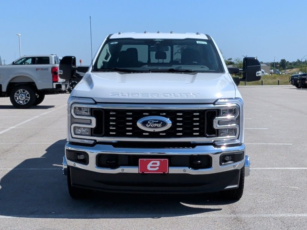 New 2026 Oxford White Ford F-350® Lariat® image 2