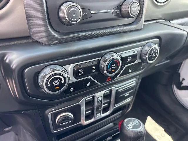 Used 2018 White Jeep Unlimited Sport S image 22