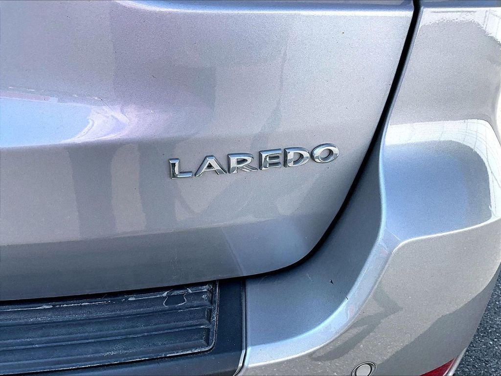 Used 2021 Billet Silver Metallic Clearcoat Jeep Laredo X image 27
