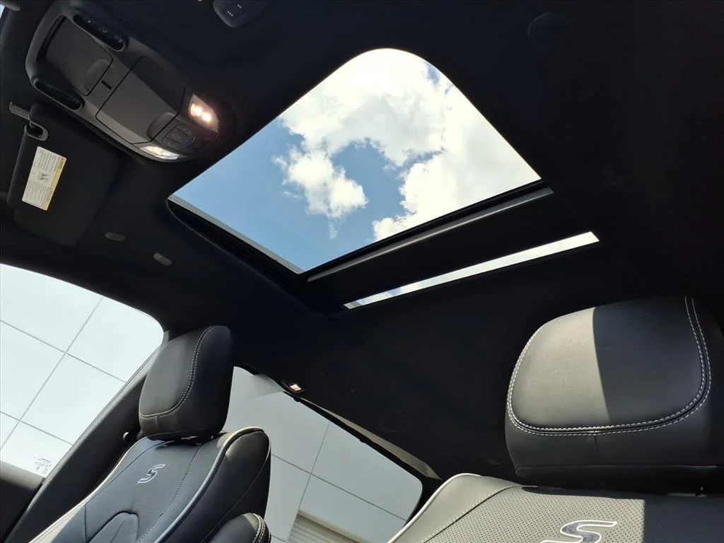 2026 Chrysler Pacifica Limited - Photo 8
