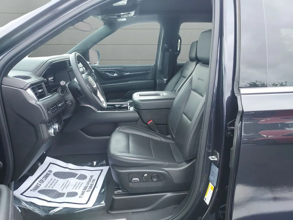 Used 2023 Silver GMC Denali image 9