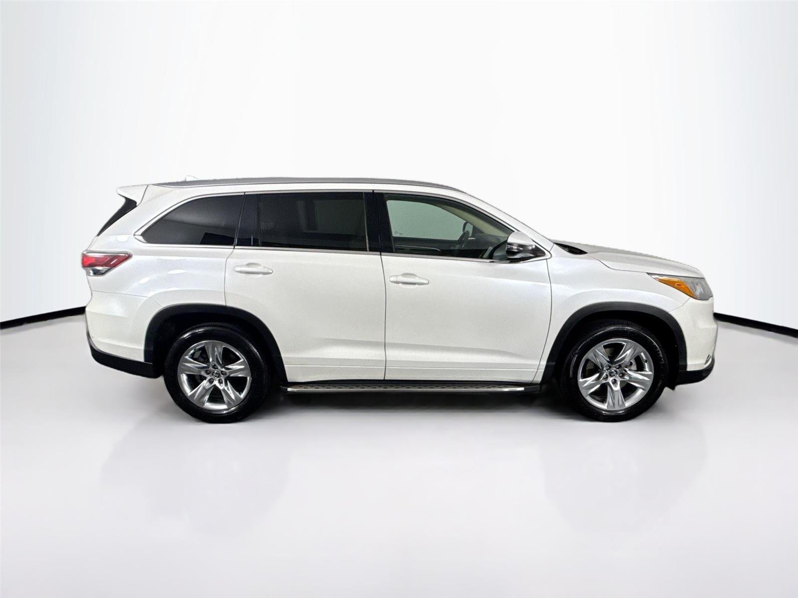 Used 2016 Blizzard Pearl Toyota Limited image 11