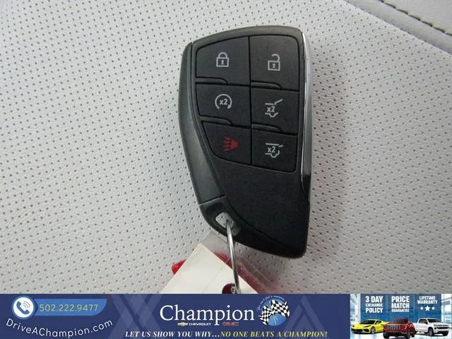 Used 2025 Iridescent Pearl Tricoat Chevrolet Premier image 11