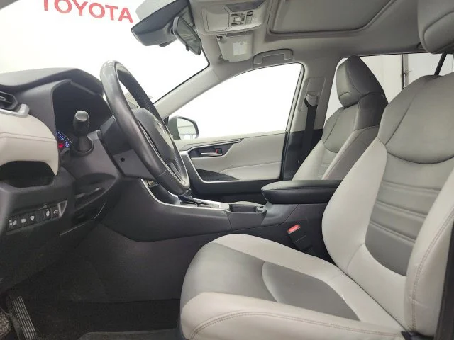 Used 2021 Gray Toyota XLE Premium image 15