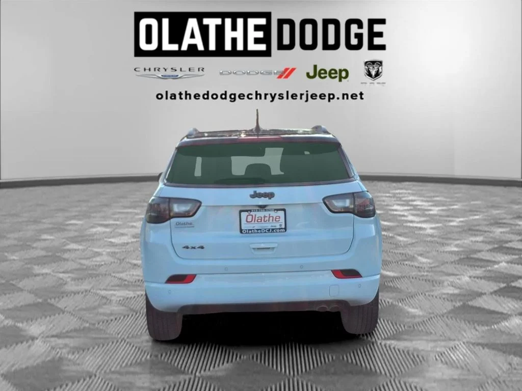Used 2022 White Jeep High Altitude image 28