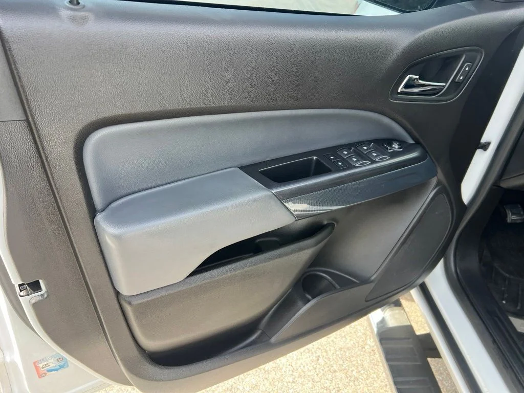Used 2021 White Chevrolet Z71 image 21