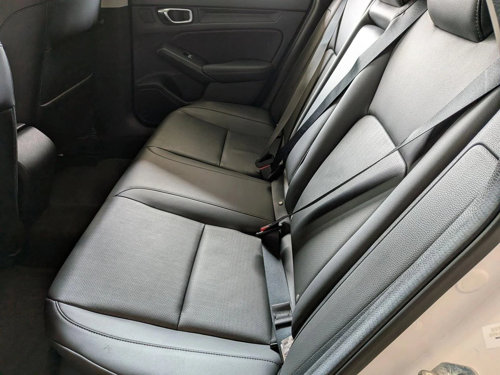 Used 2024 Platinum White Pearl Honda EX-L image 17