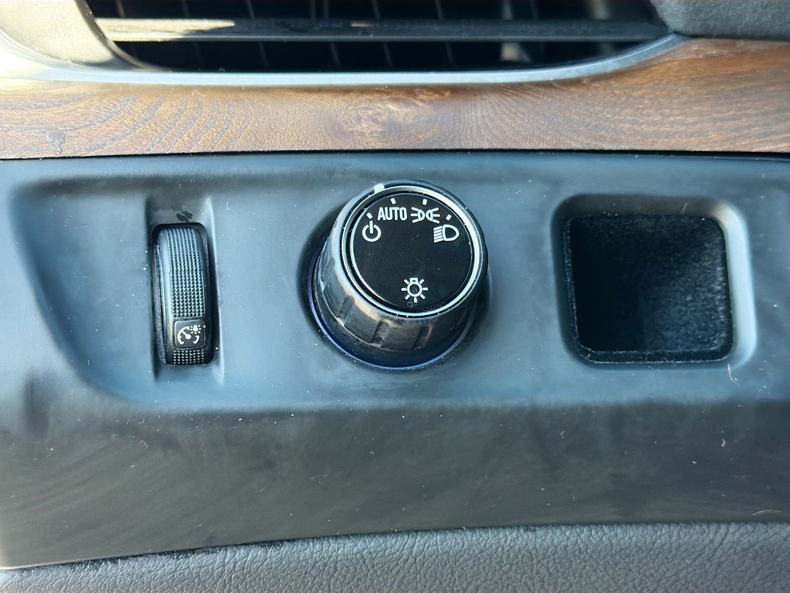 Used 2020 White Cadillac Luxury image 37
