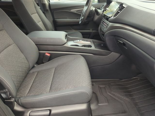 Certified Used 2025 Solar Silver Metallic Honda Sport image 27