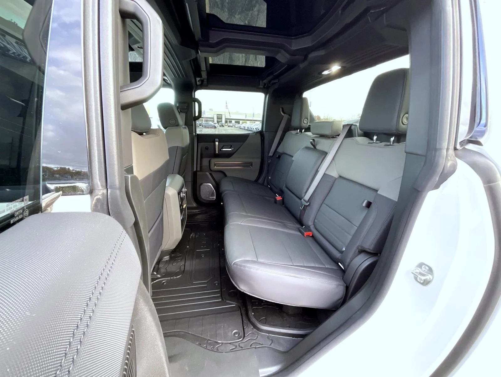 2025 GMC HUMMER EV 2X - Photo 19