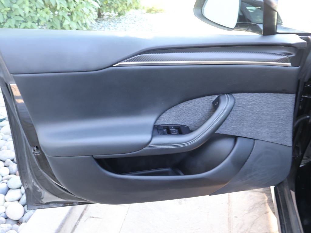 Used 2022  Tesla Plaid image 18