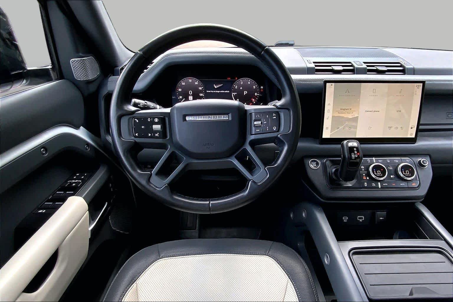 Used 2024 Fuji White Land Rover X-Dynamic SE image 6