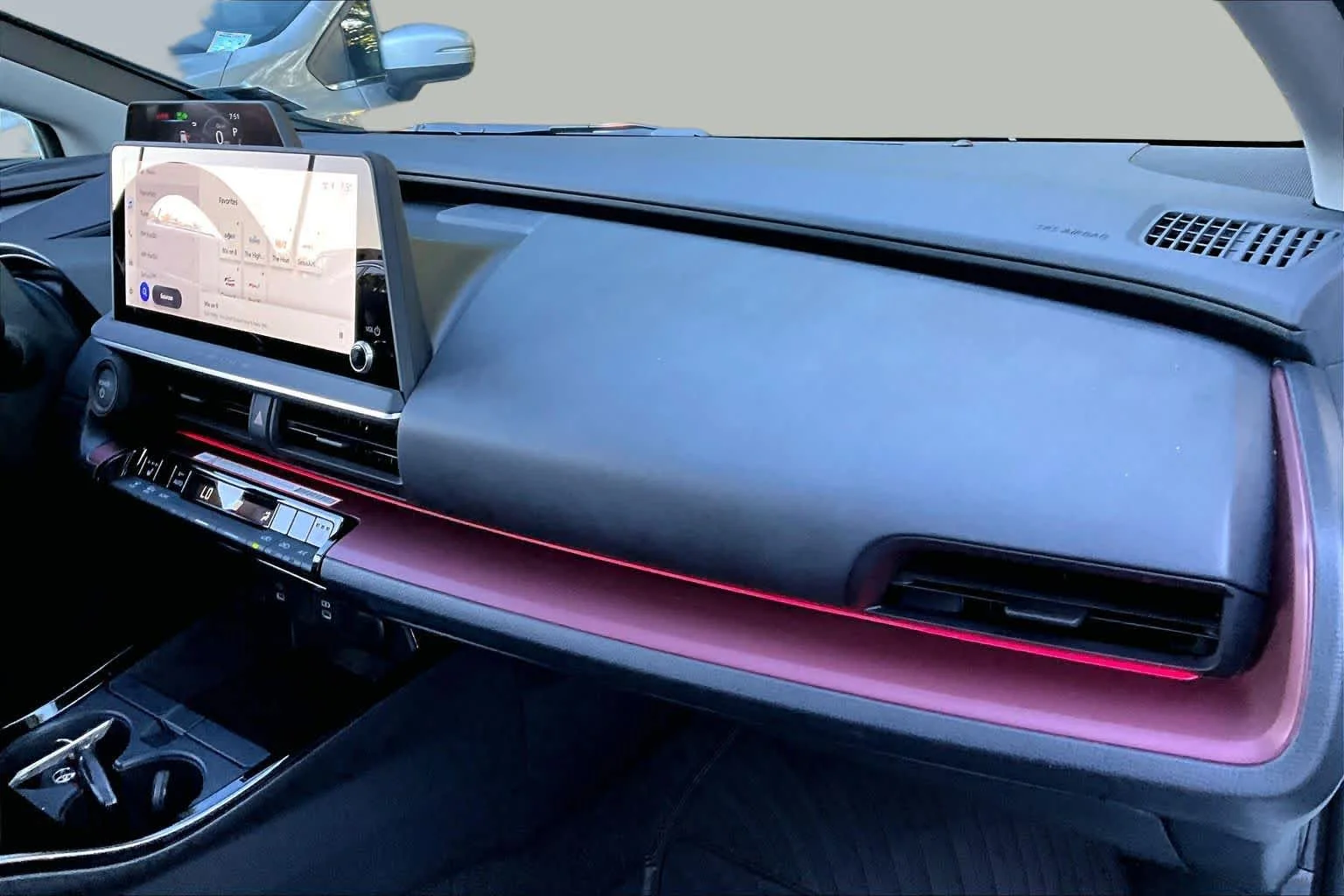 2026 Toyota Prius Plug-in Hybrid XSE - Photo 17