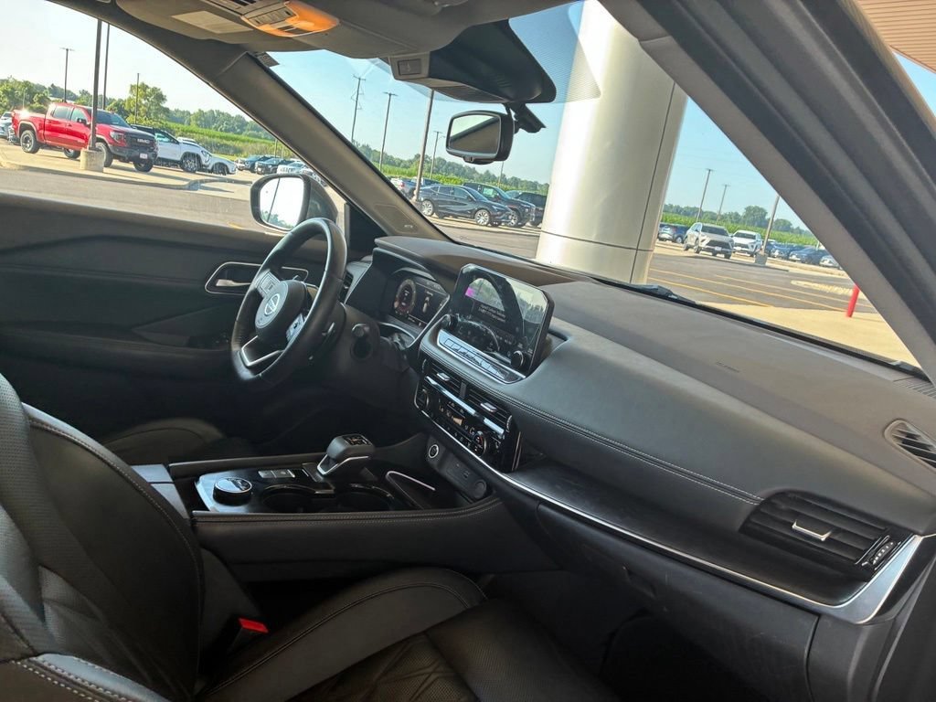 Used 2021 Gray Nissan Platinum image 18