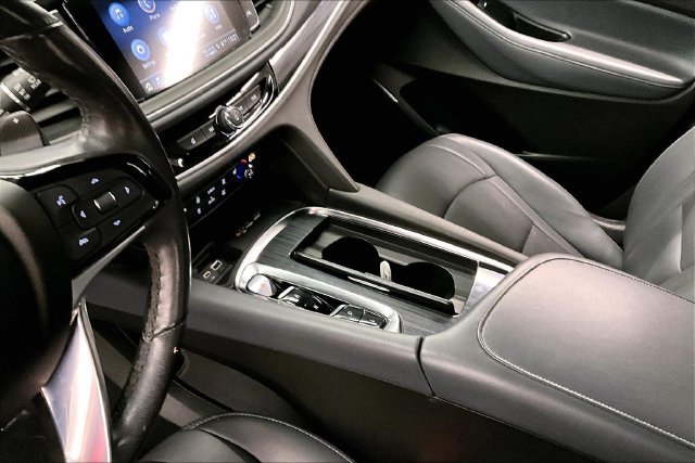 Used 2023 Summit White Buick Essence image 16