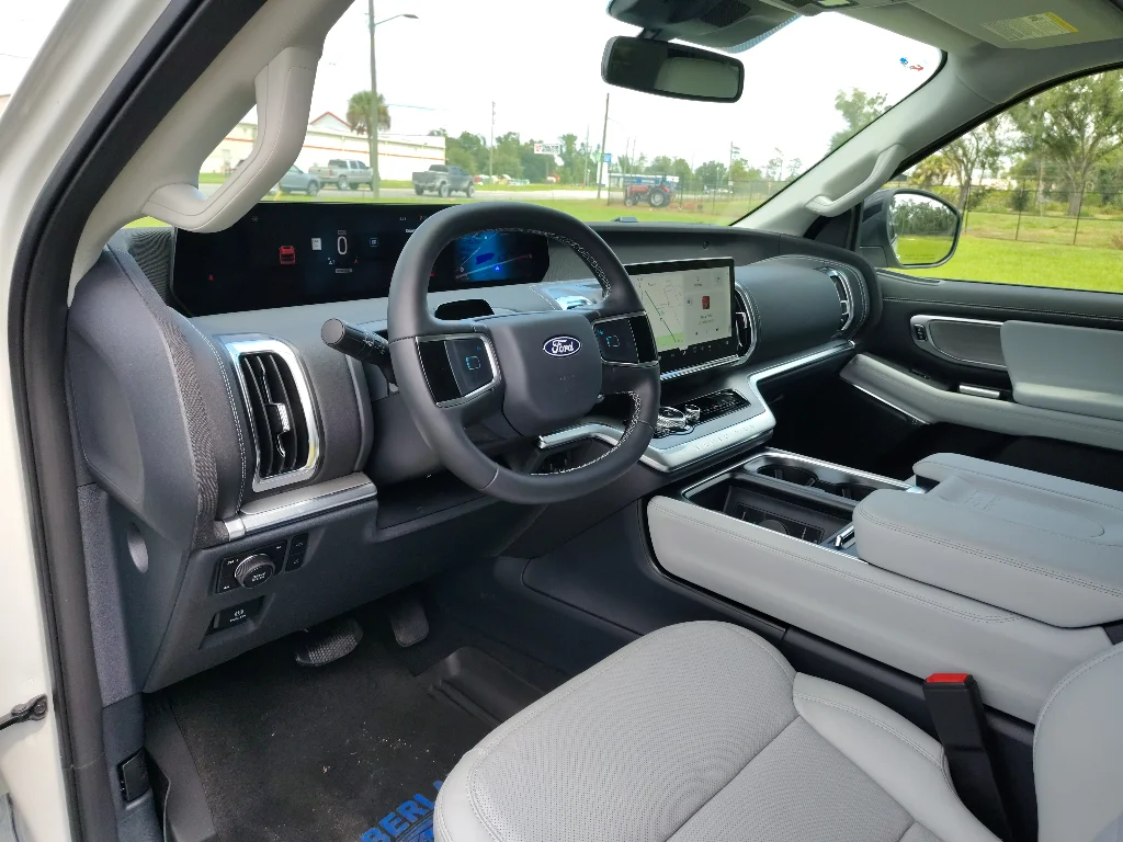 New 2027 Star White Metallic Tri-Coat Ford MAX Platinum image 21