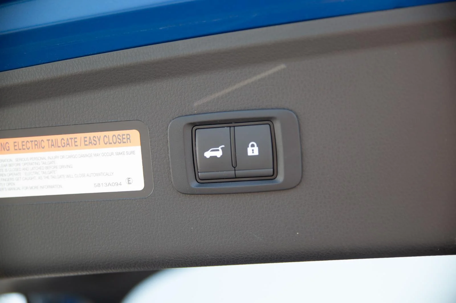Used 2024 Lightning Blue Metallic Mitsubishi SEL image 27
