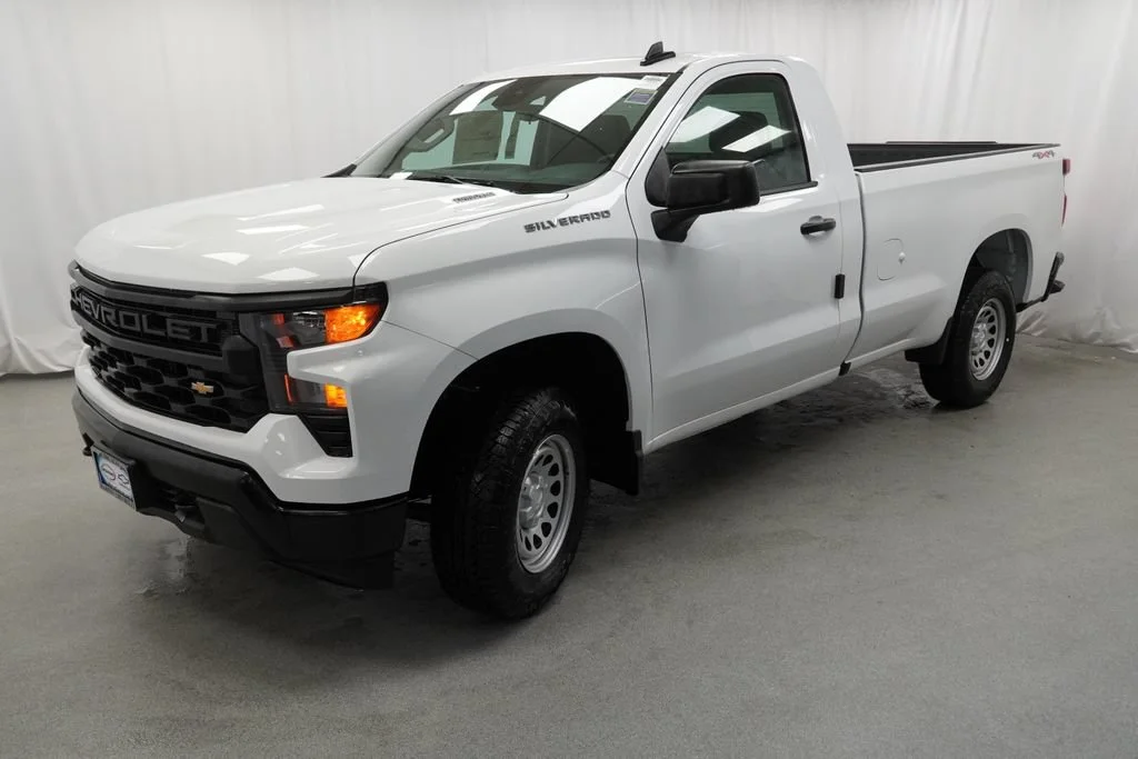 New 2026 Summit White Chevrolet WT image 4