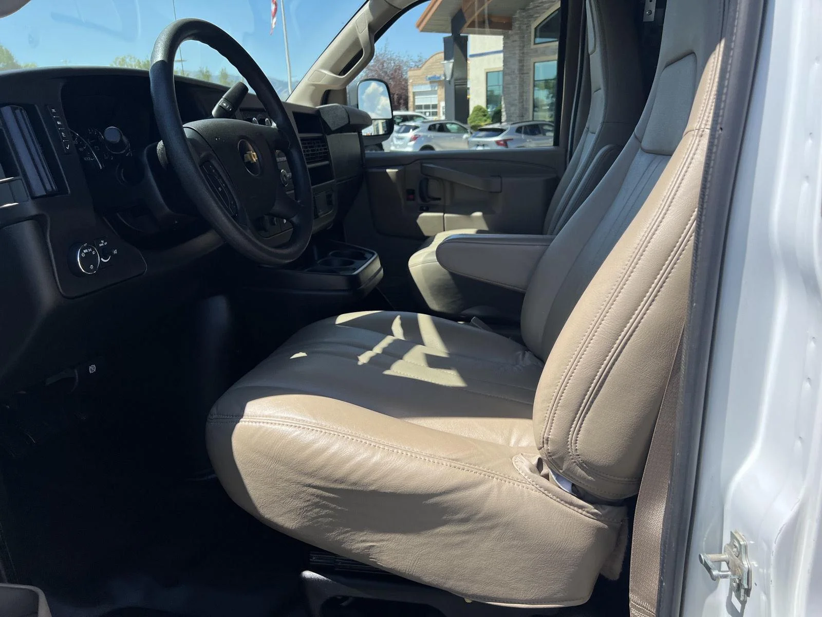 2021 Chevrolet Express Cargo Work Van - Photo 16