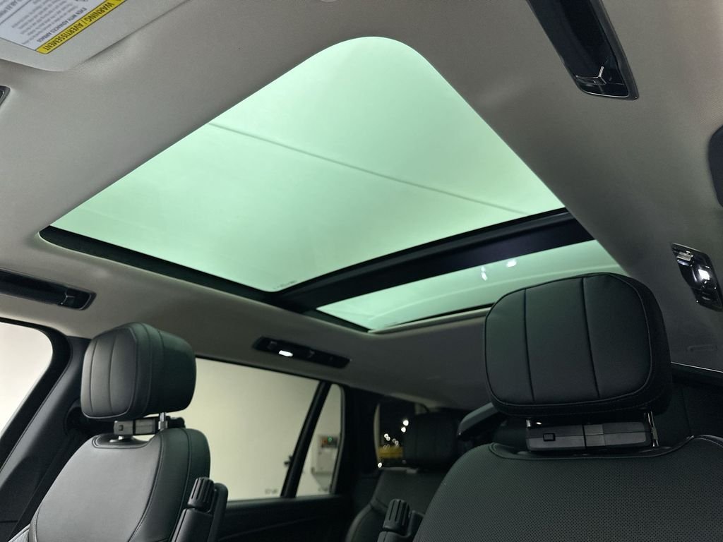 New 2026 Santorini Black LAND ROVER SE LWB 7-Seats / V8 image 11