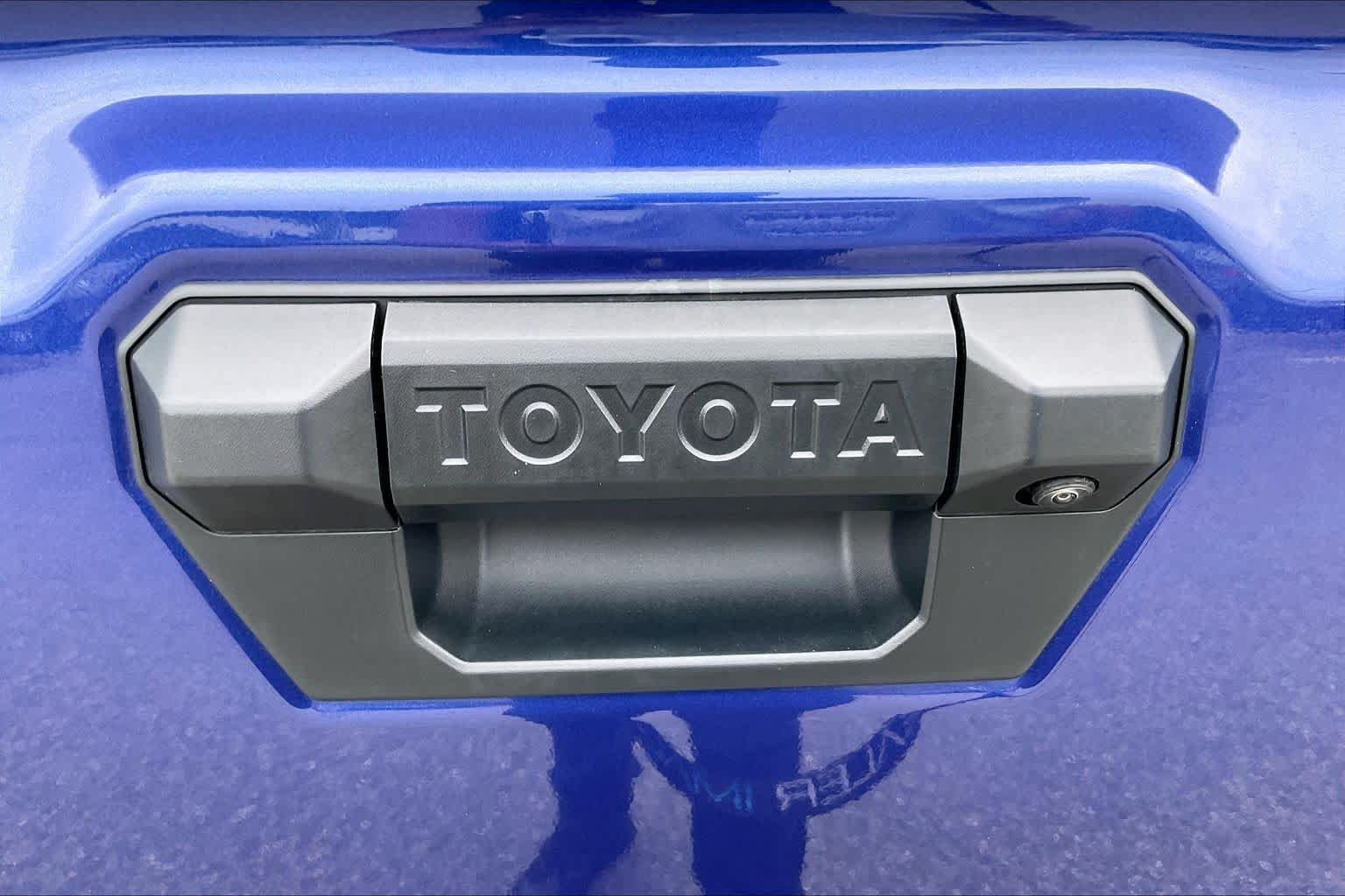 Used 2025 Blue Crush Metallic Toyota SR5 image 31