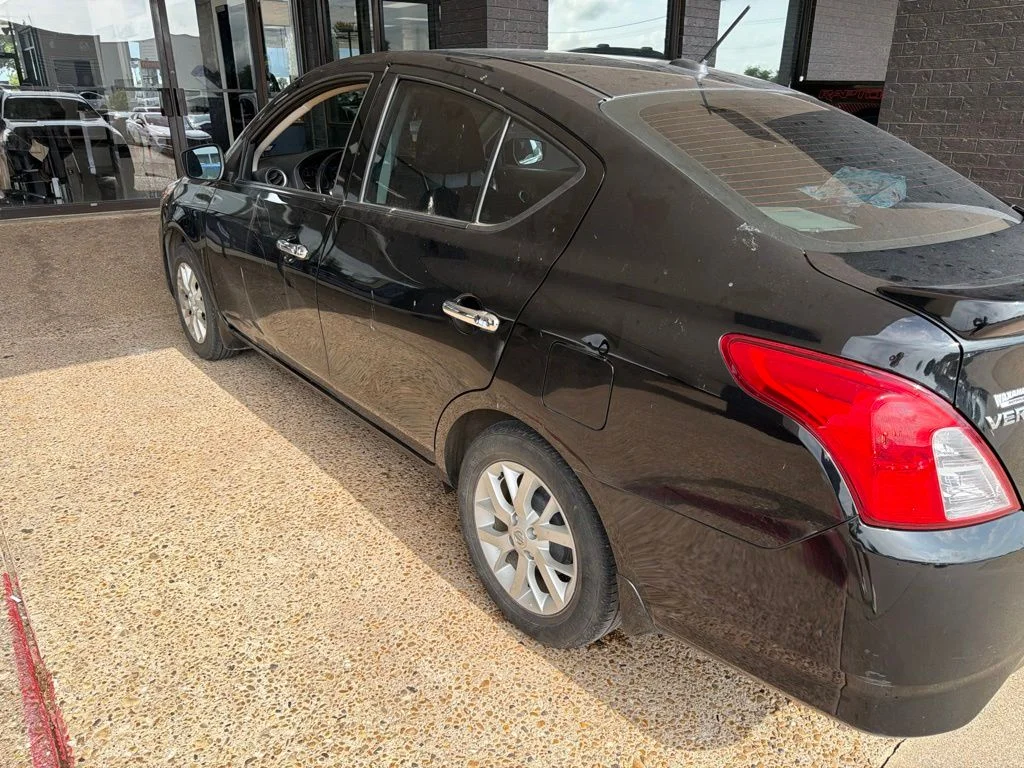 Used 2019 Black Nissan 1.6 SV image 7