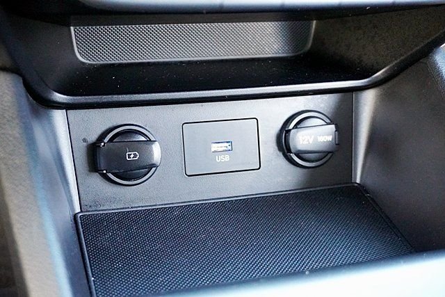 Used 2023 Green Hyundai SEL image 27