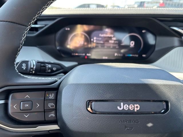 New 2026 Red Hot Pearl-Coat Exterior Paint Jeep Laredo image 24