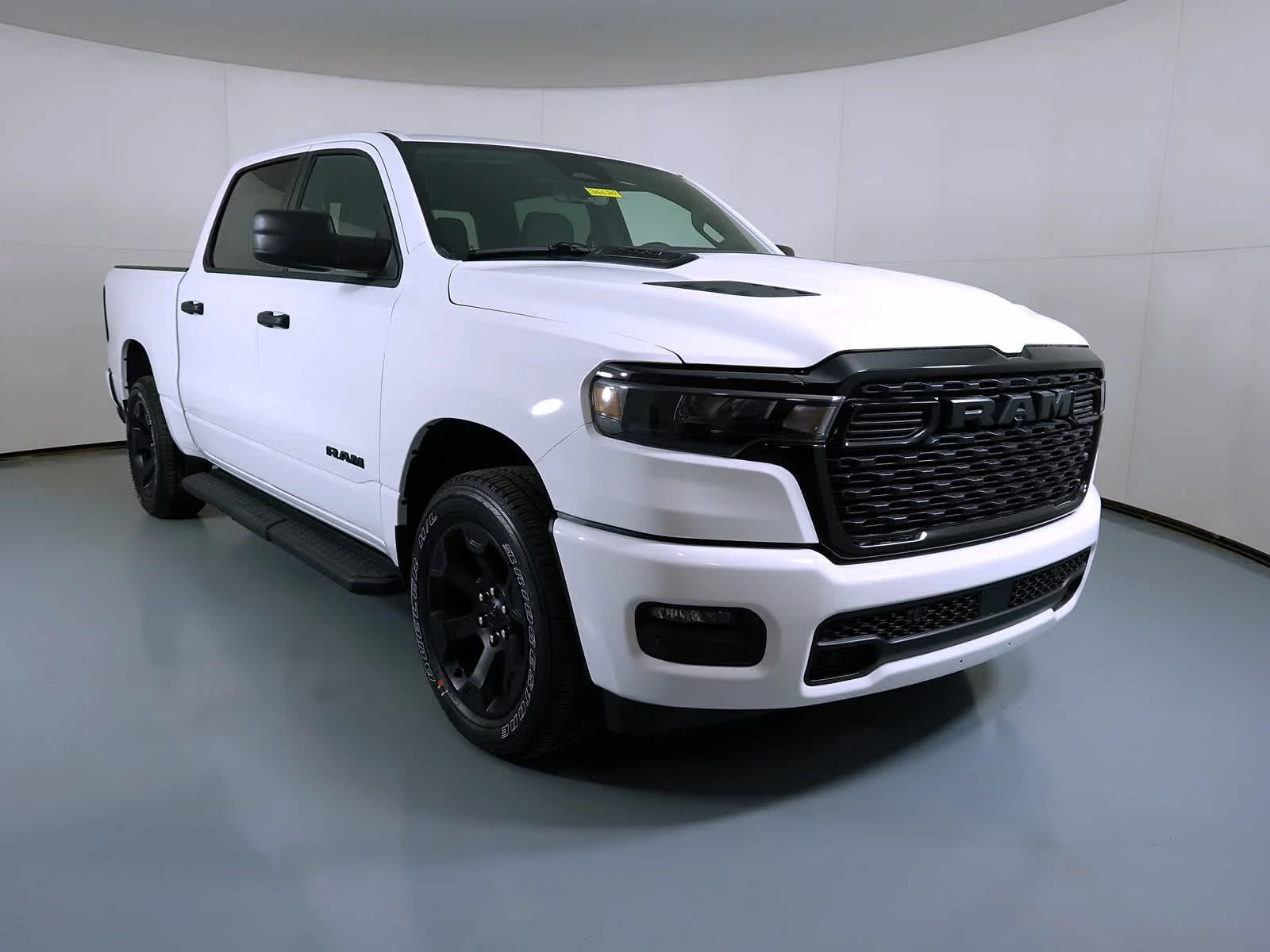 2026 RAM 1500 Express 4x4 Crew Cab 5'7's photo