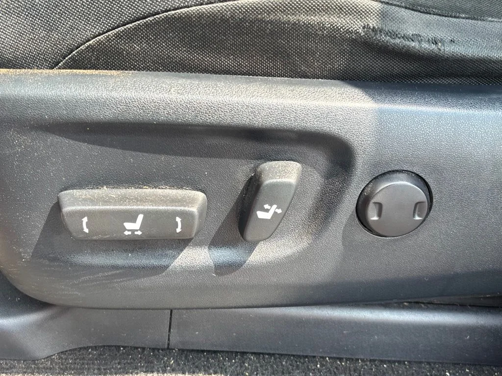 Used 2015 Red Toyota SR5 image 9